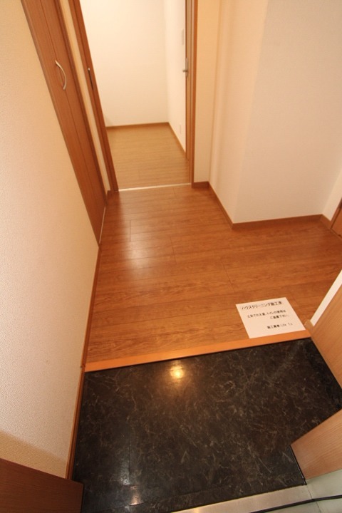 アムール招提 玄関