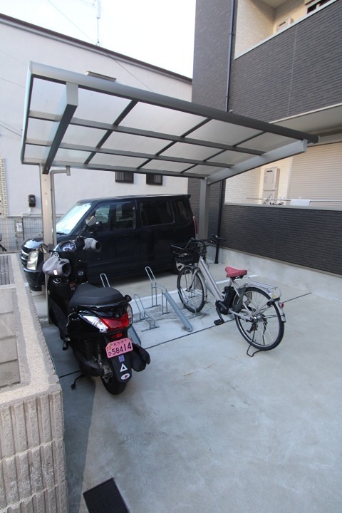 ジーメゾン枚方元町 駐車場