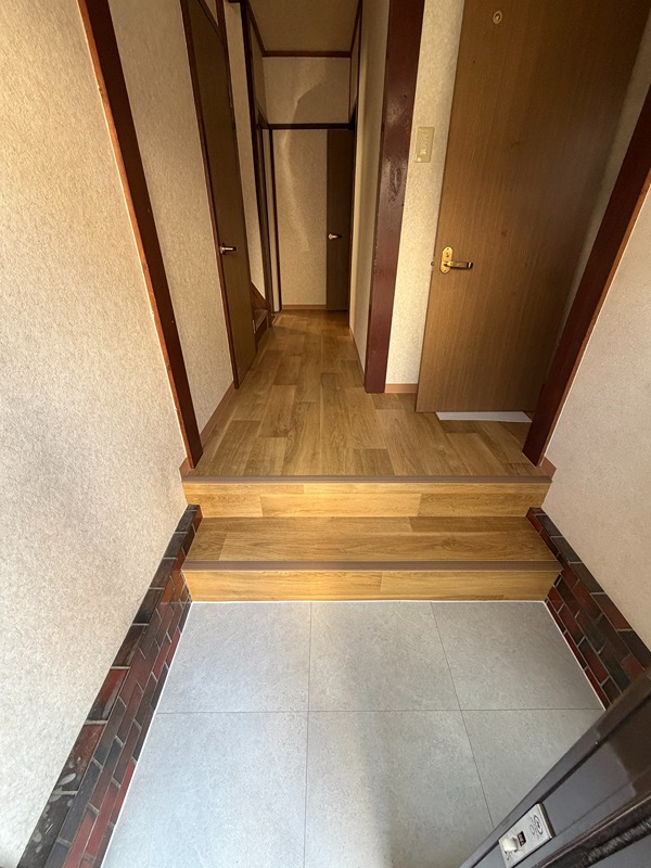 三井南町16-3貸家 玄関
