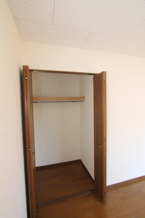 アムール ローラス 収納