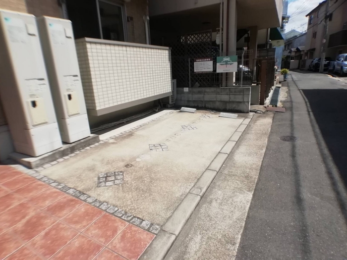 リヴェール　メゾン 駐車場