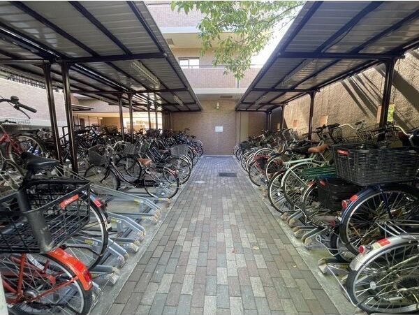 セザール枚方公園 駐車場