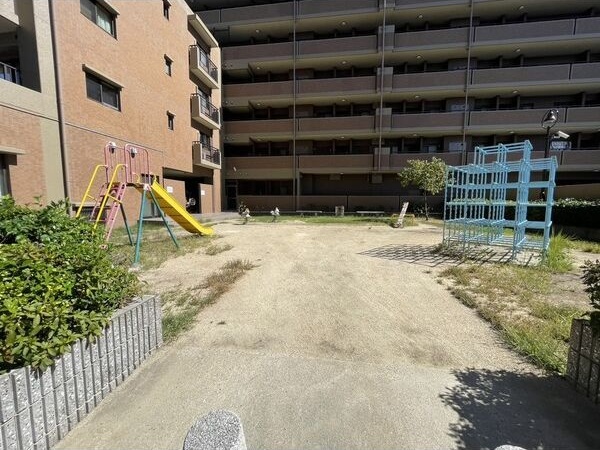 セザール枚方公園 駐車場