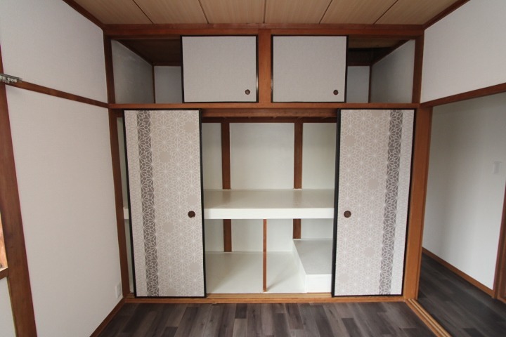 須山町25-20　貸家 収納