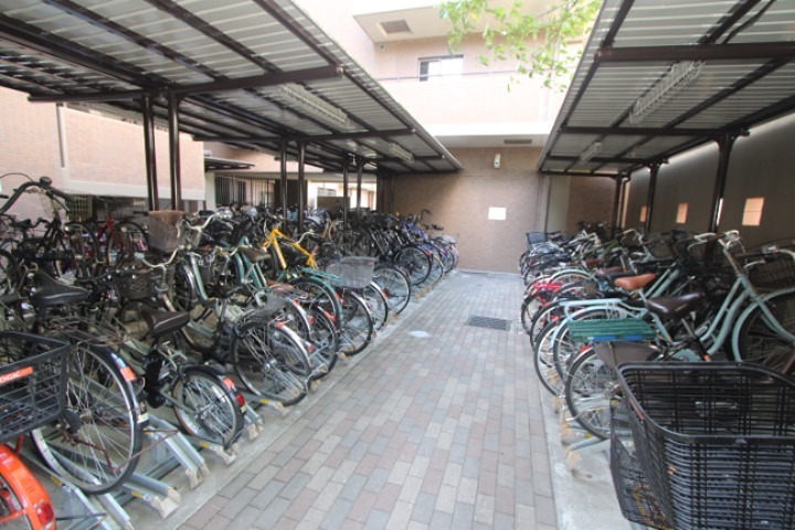 セザール枚方公園 駐車場
