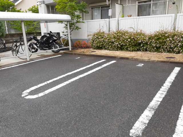 プラティークヌーヴォー 駐車場