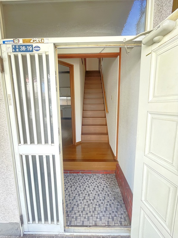 寝屋川市河北中町36-19　貸家 玄関