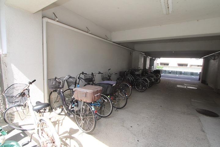 くずはグリーンハイツ 駐車場