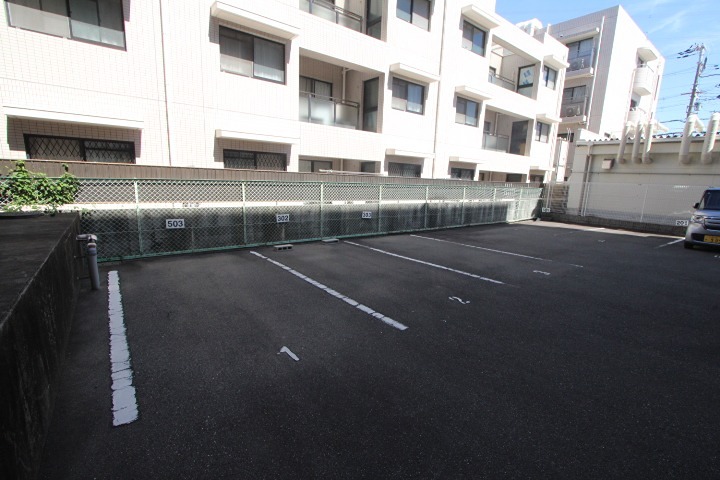 くずはグリーンハイツ 駐車場