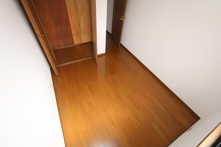伊加賀栄町　借家 玄関