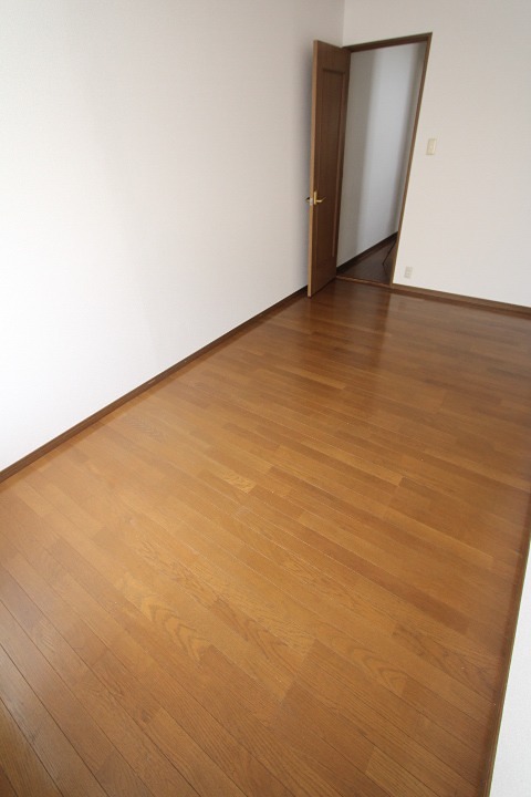 伊加賀栄町　借家 ベッドルーム