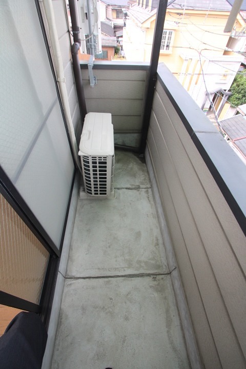 伊加賀栄町　借家 ベランダ