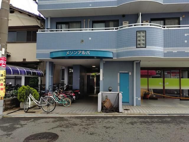 メゾンアルパ 駐車場