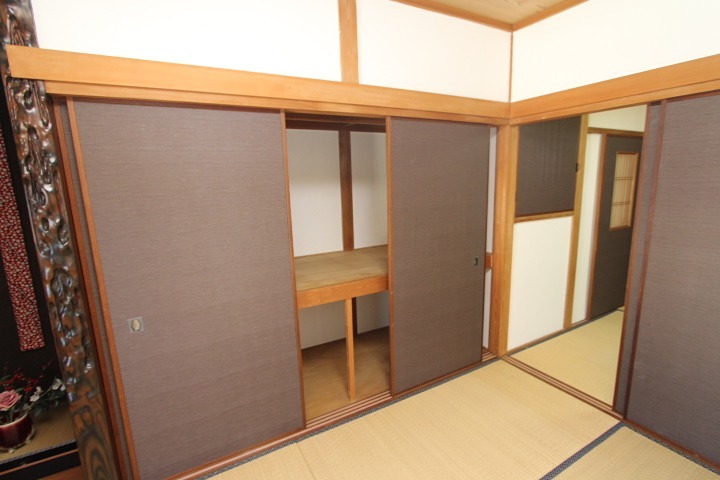 町楠葉2丁目13-6　貸家 収納
