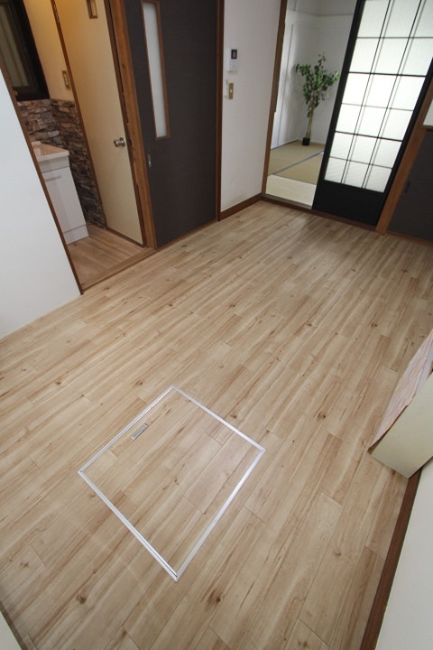 町楠葉2丁目13-6　貸家 リビング