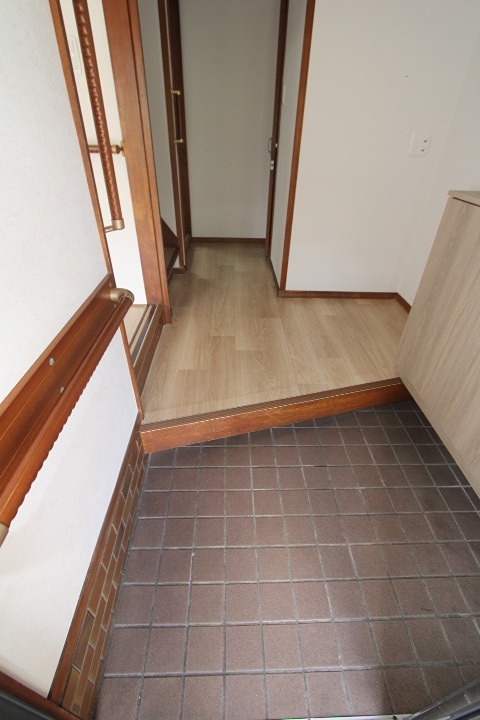 山之上北町3-7　貸家 玄関