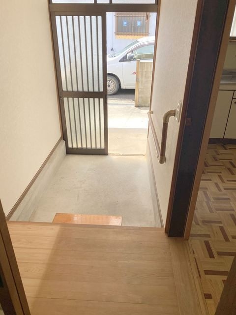 出口2丁目5-8　貸家 玄関