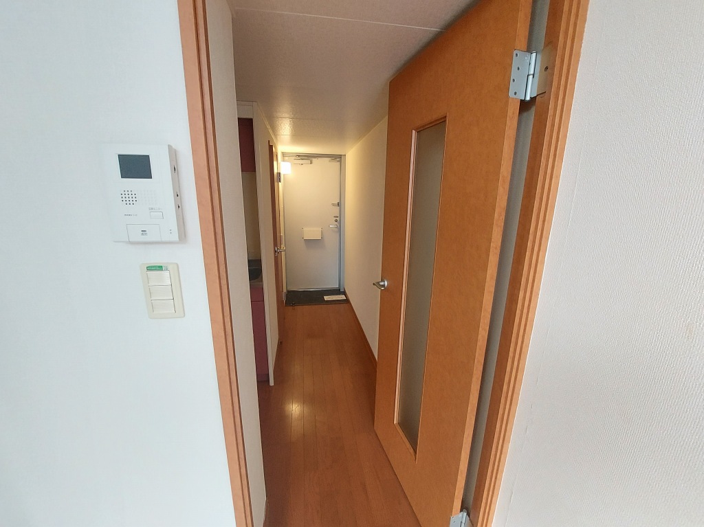 レオパレスカサグランデ 玄関