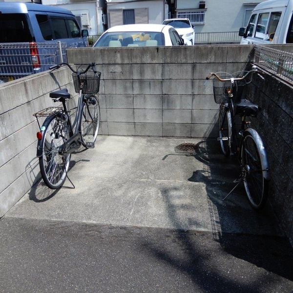 ヴァレーゼ 駐車場