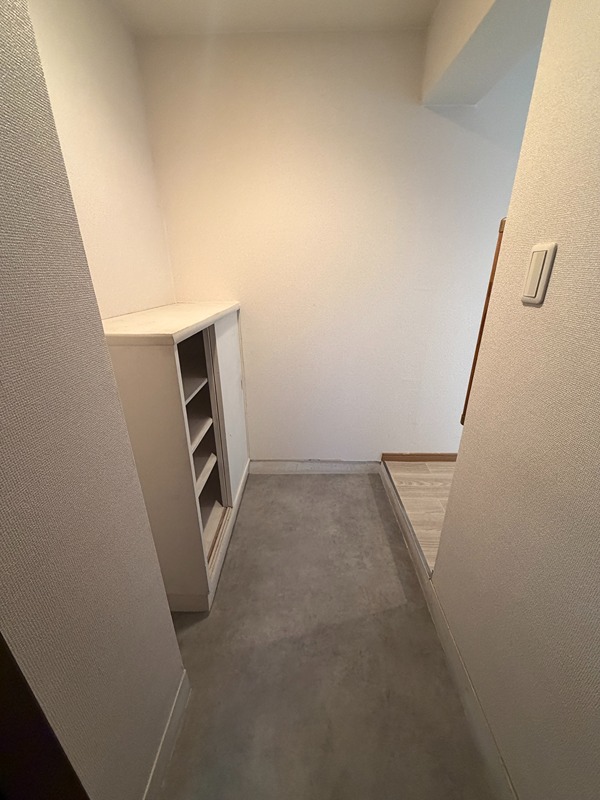 枚方ハイツ　３号棟　 玄関