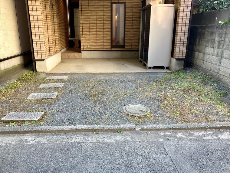 楠町戸建 駐車場