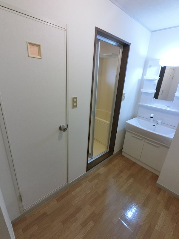 ロイヤルタウンノーブル C棟 洗面所