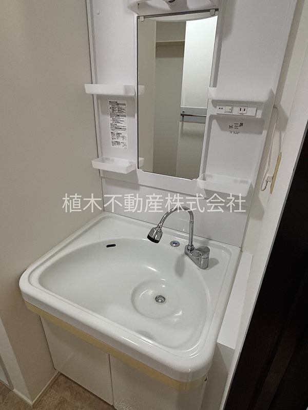 ロイヤルタウンノーブル B棟 洗面所