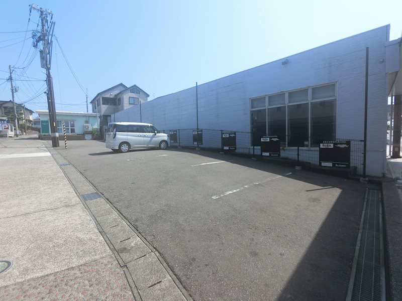 東本町1丁目１F空きテナント 駐車場