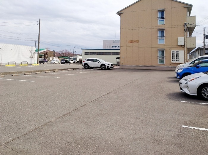 グランアモーレ   駐車場