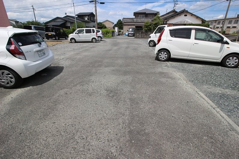 ファミリーハイツＫＯＧＡ　Ｂ棟 駐車場