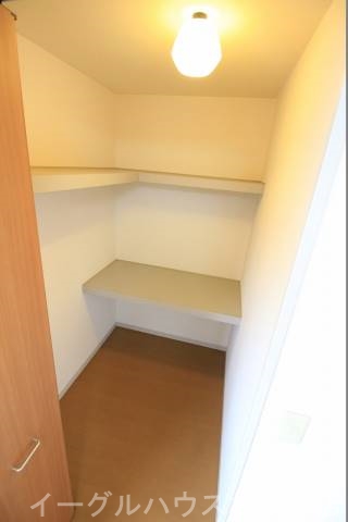 アーナリ3番館 収納
