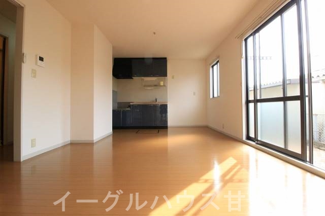 アーナリ3番館 リビング