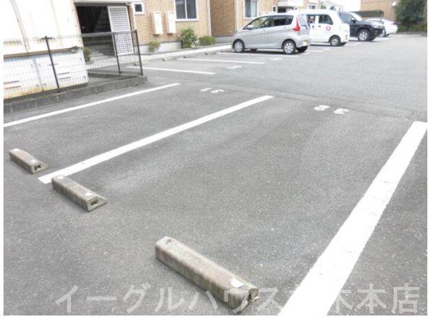 エクレールＤ棟 駐車場