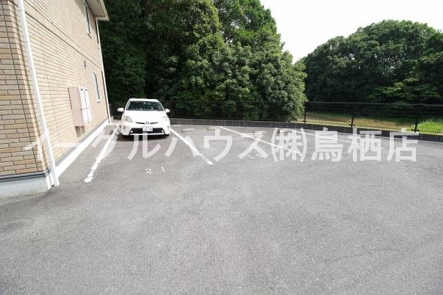 ヴェル・フォンセみやきＢ棟 駐車場