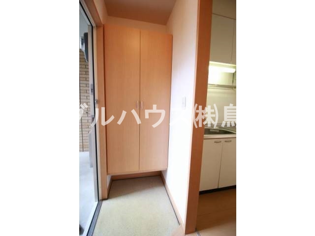 ヴェル・フォンセみやきＢ棟 玄関