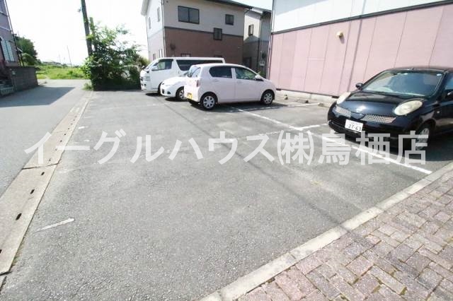 サンファミリーU 駐車場