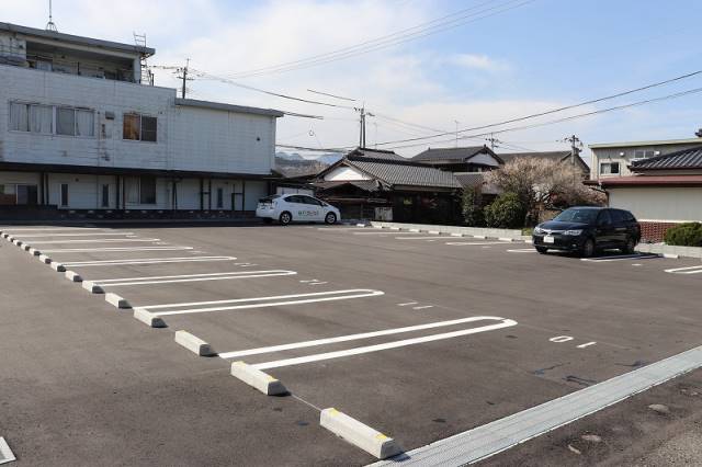 ラガーズM 駐車場
