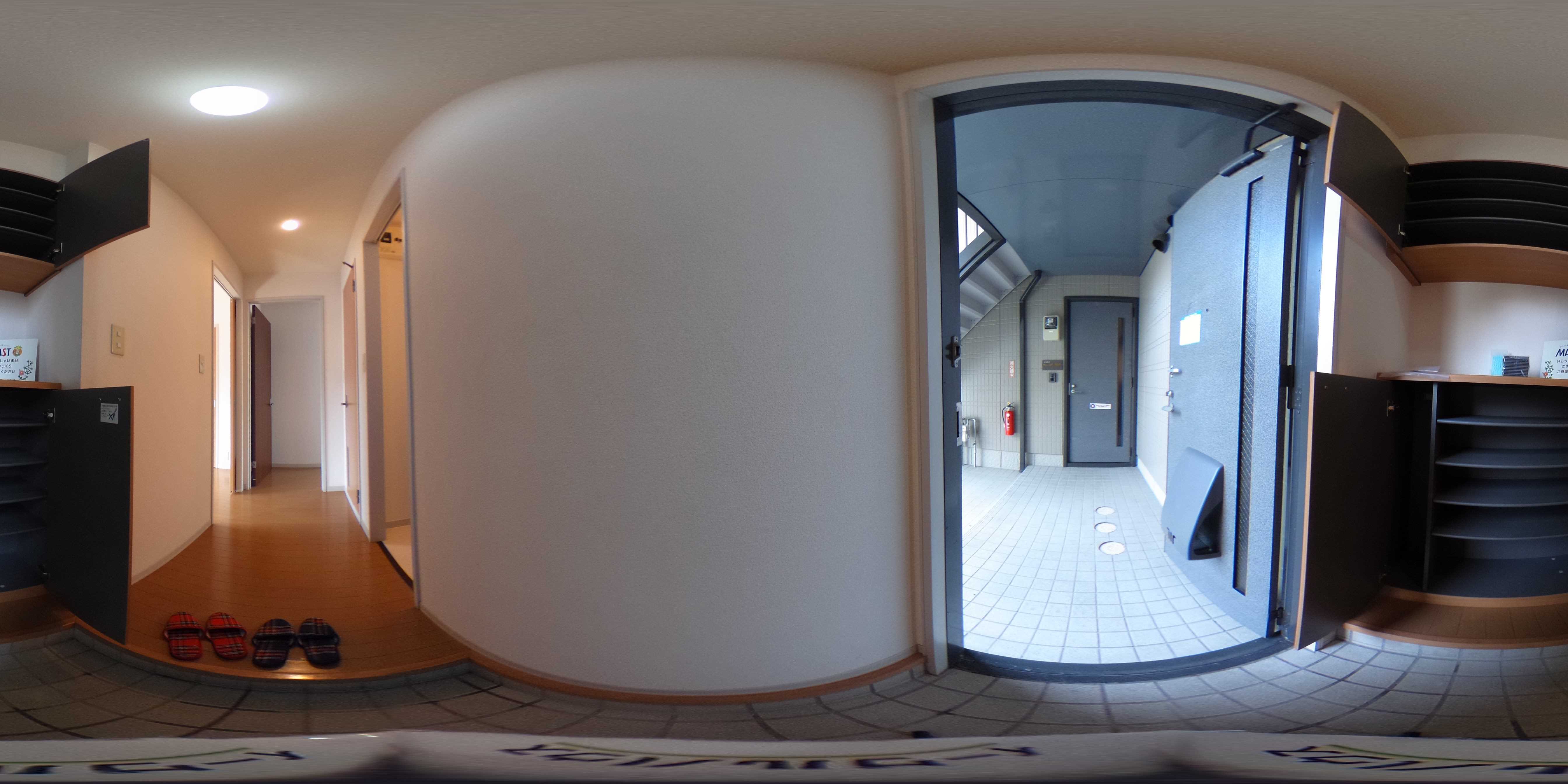 アーナリ３番館 玄関