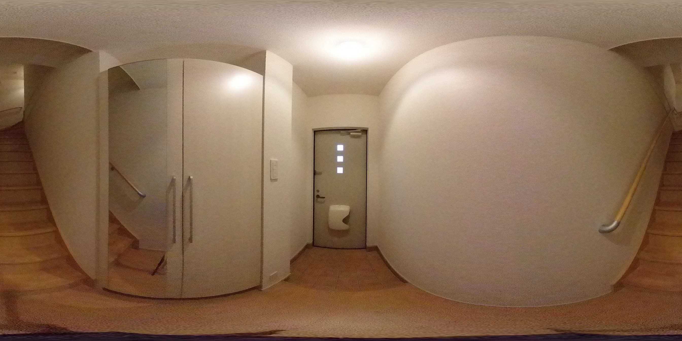 ゼファー 玄関