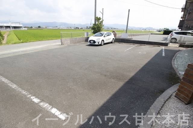 トータスモア参番館 駐車場
