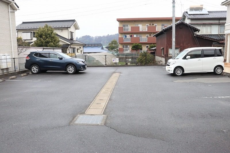 サンリットスクエアＡ 駐車場