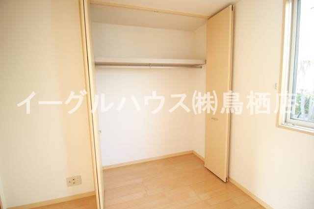 メゾン・ド・カメリアE棟 収納