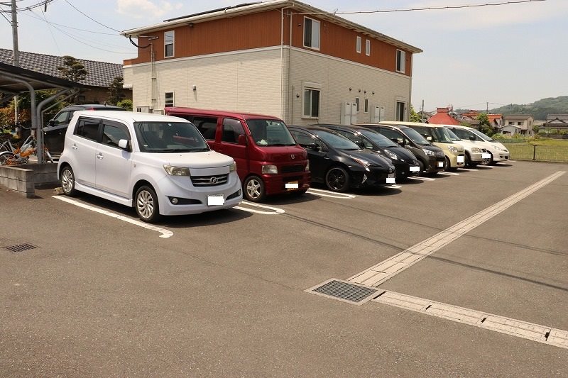 ドマーニ三隈Ａ 駐車場