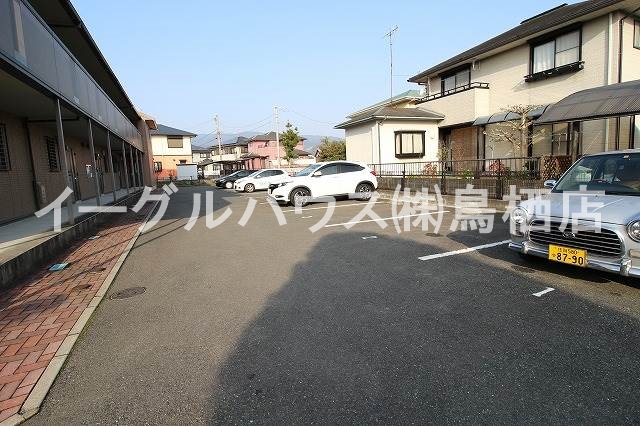 ジュネス・鳥栖 駐車場