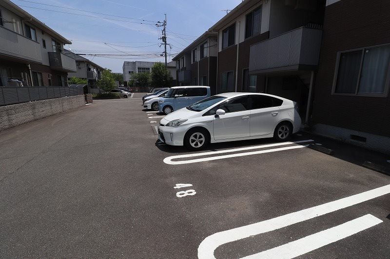 シャーメゾン和F棟 駐車場