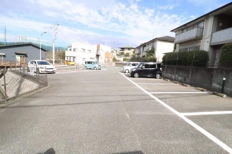 ガーデン青山2-B 駐車場