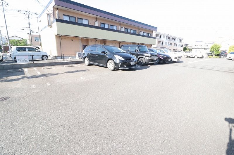クレール・カメリアA棟 駐車場