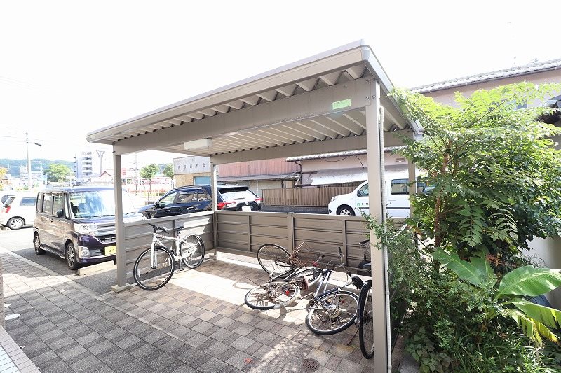 シャーメゾン御所ノ内 駐車場