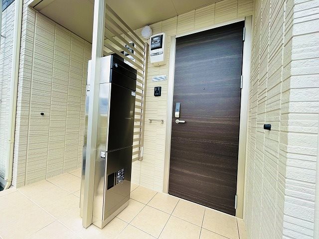 ロイヤルヒルズ23 玄関