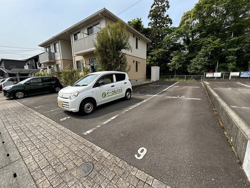 シャーメゾンA棟 駐車場